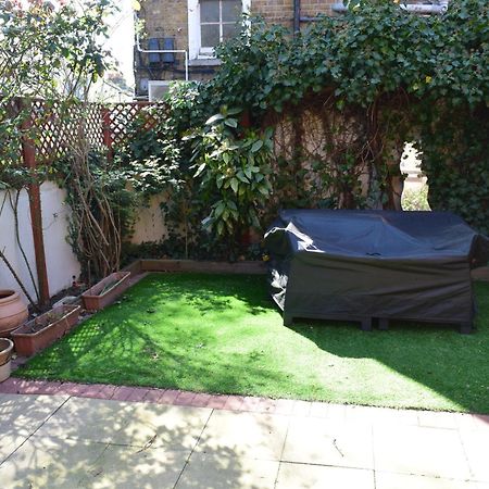 London Stratford - Spacious 2 Bed Flat With Secured Parking & Private Garden 外观 照片
