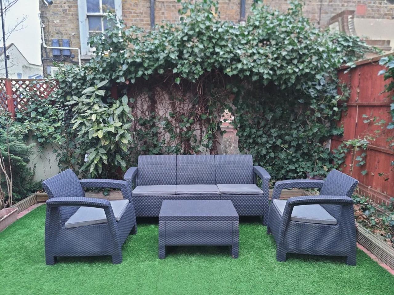 London Stratford - Spacious 2 Bed Flat With Secured Parking & Private Garden 外观 照片