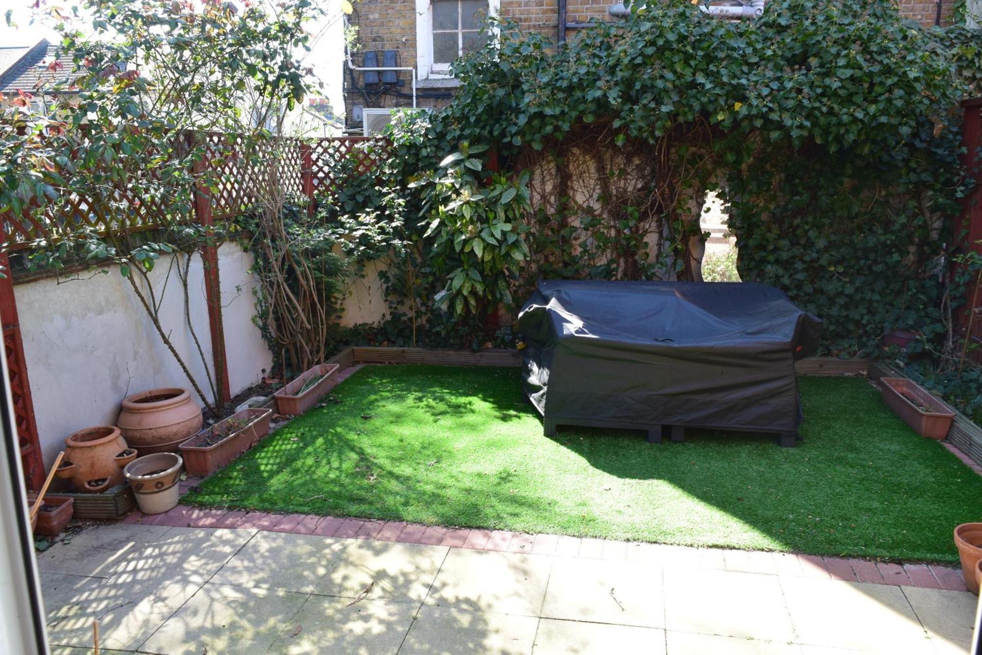 London Stratford - Spacious 2 Bed Flat With Secured Parking & Private Garden 外观 照片