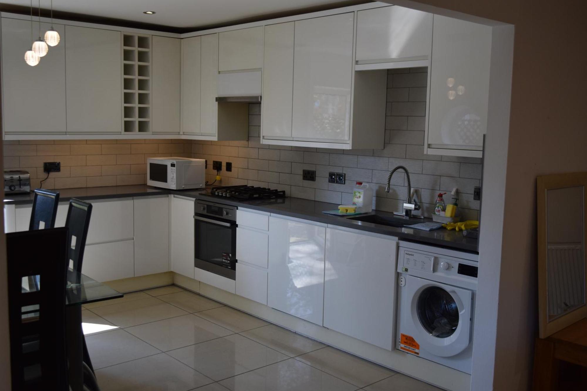 London Stratford - Spacious 2 Bed Flat With Secured Parking & Private Garden 外观 照片