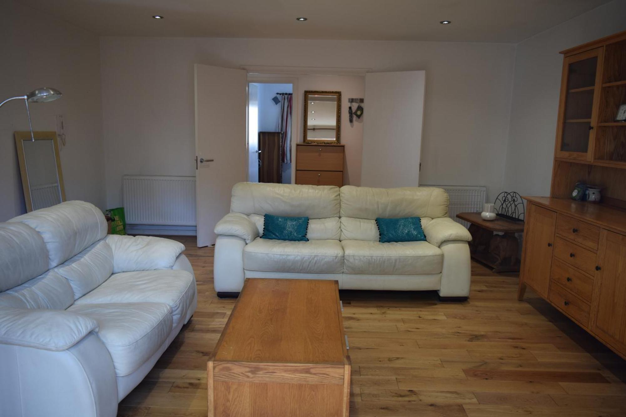 London Stratford - Spacious 2 Bed Flat With Secured Parking & Private Garden 外观 照片