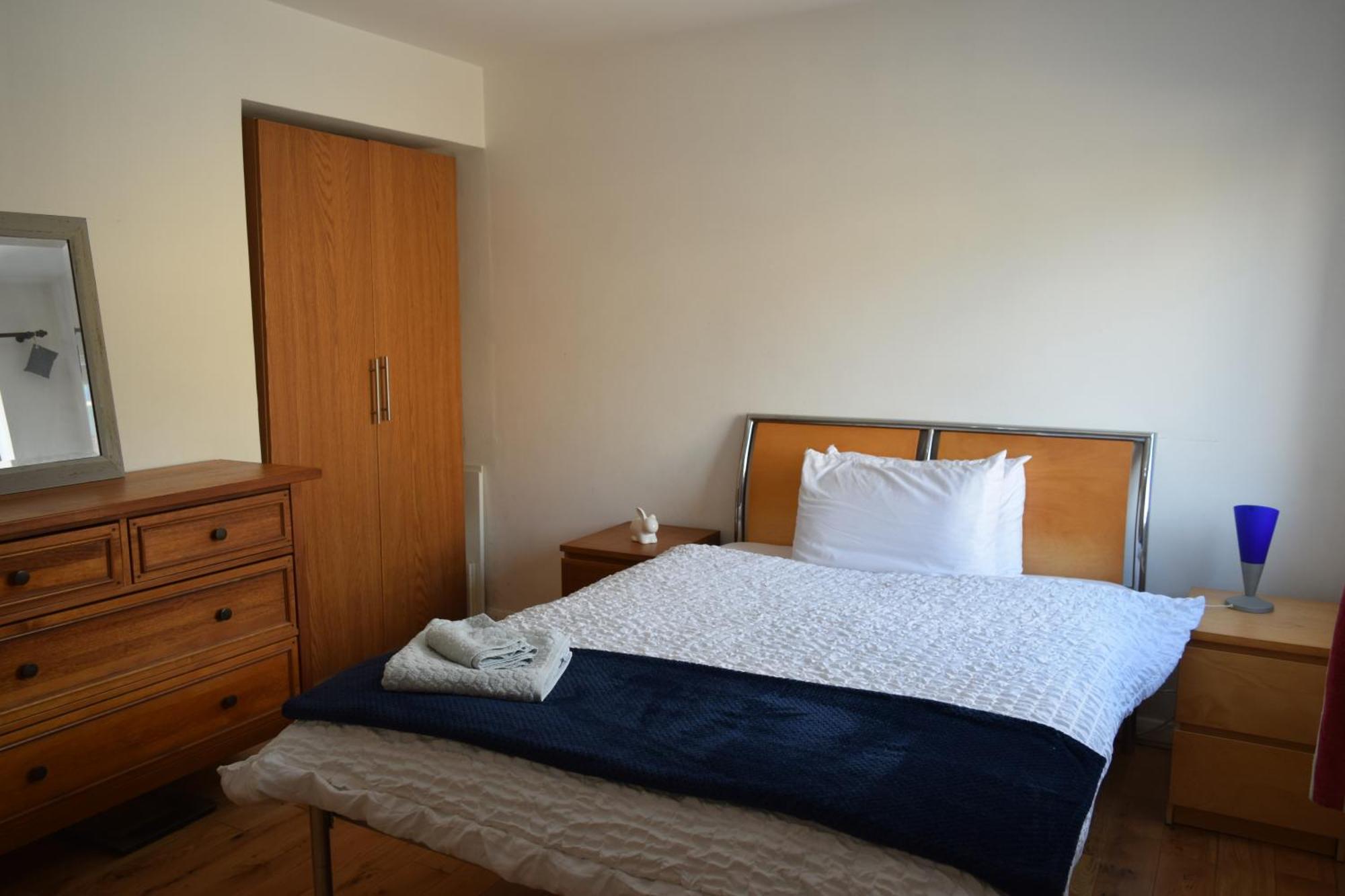 London Stratford - Spacious 2 Bed Flat With Secured Parking & Private Garden 外观 照片