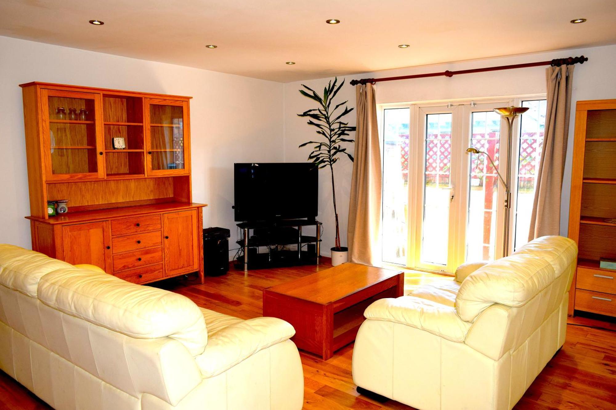 London Stratford - Spacious 2 Bed Flat With Secured Parking & Private Garden 外观 照片