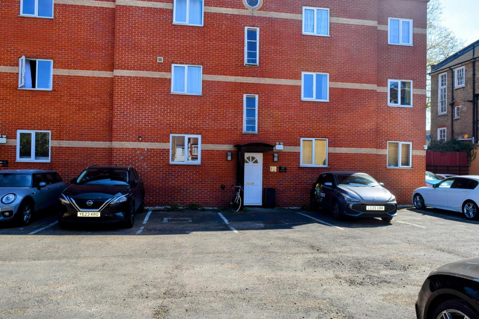 London Stratford - Spacious 2 Bed Flat With Secured Parking & Private Garden 外观 照片