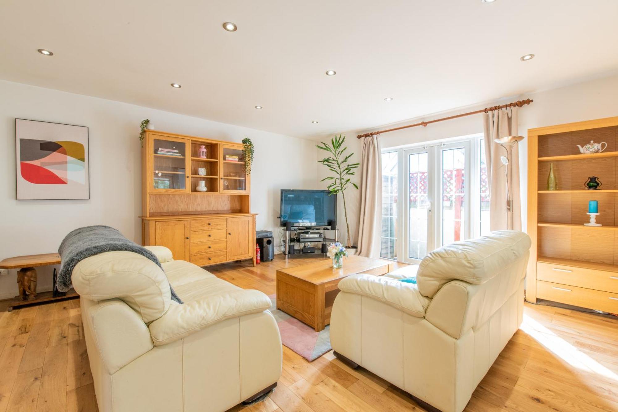 London Stratford - Spacious 2 Bed Flat With Secured Parking & Private Garden 外观 照片