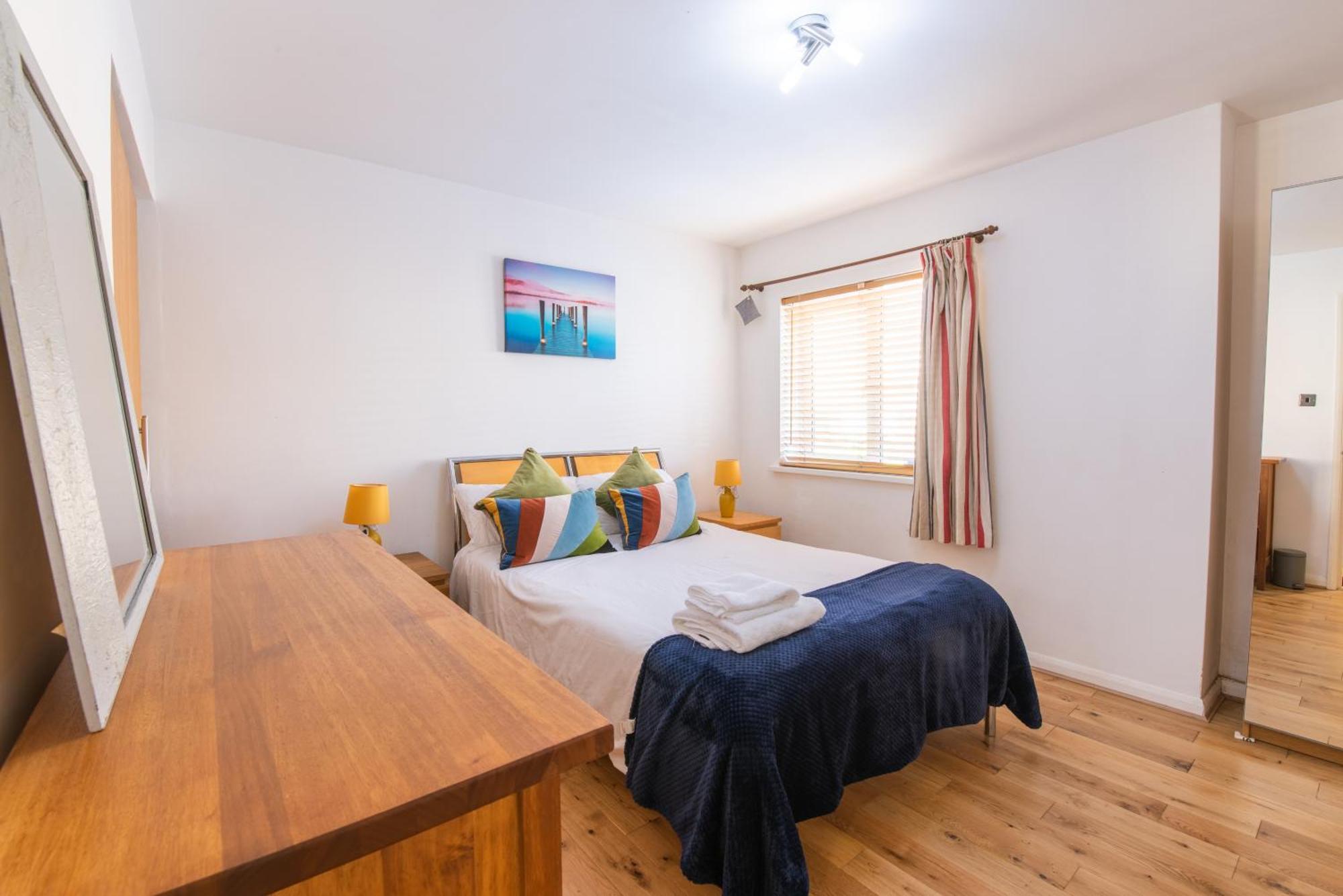 London Stratford - Spacious 2 Bed Flat With Secured Parking & Private Garden 外观 照片