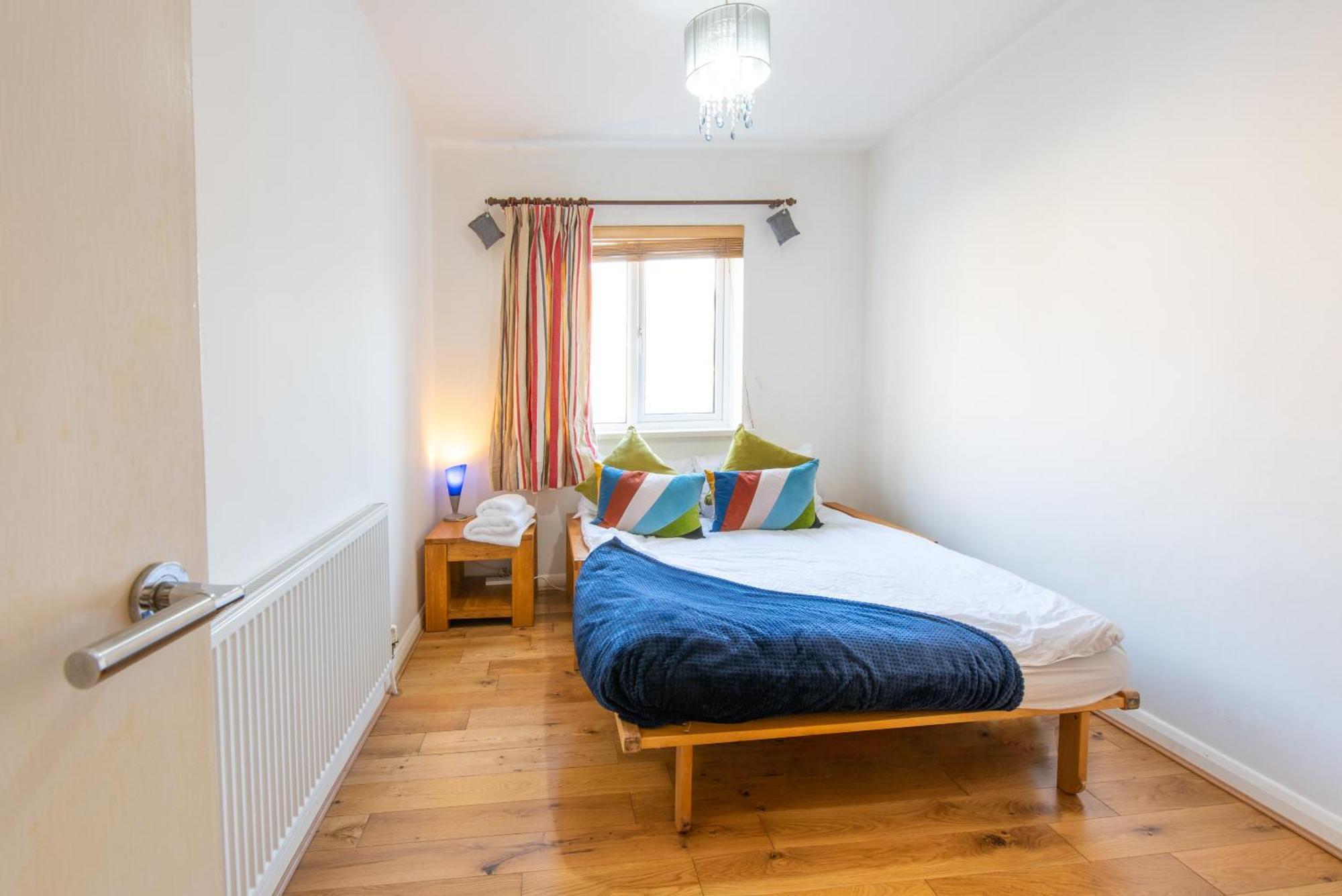 London Stratford - Spacious 2 Bed Flat With Secured Parking & Private Garden 外观 照片