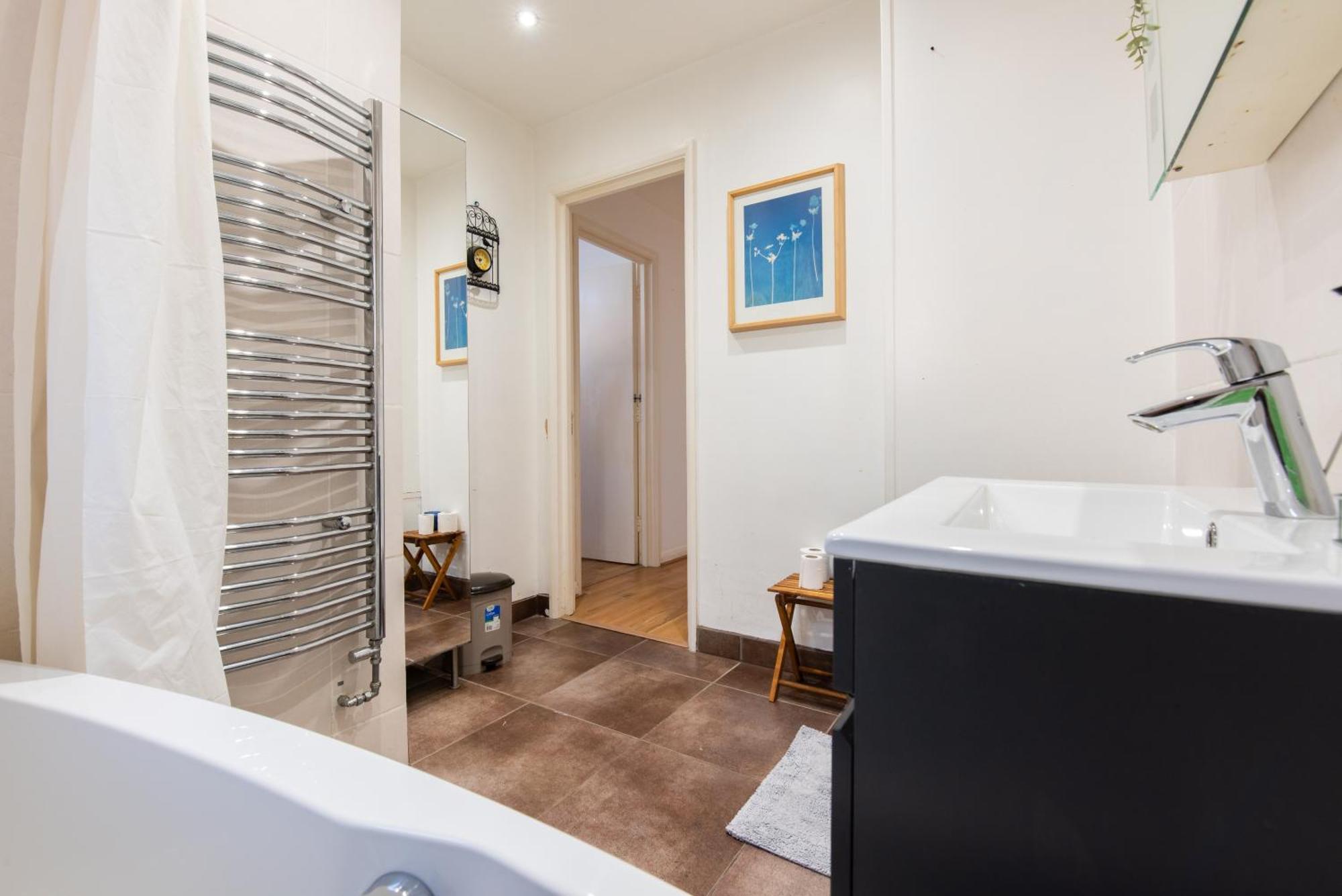 London Stratford - Spacious 2 Bed Flat With Secured Parking & Private Garden 外观 照片